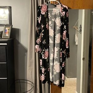 Beautiful plus size duster style cardigan.